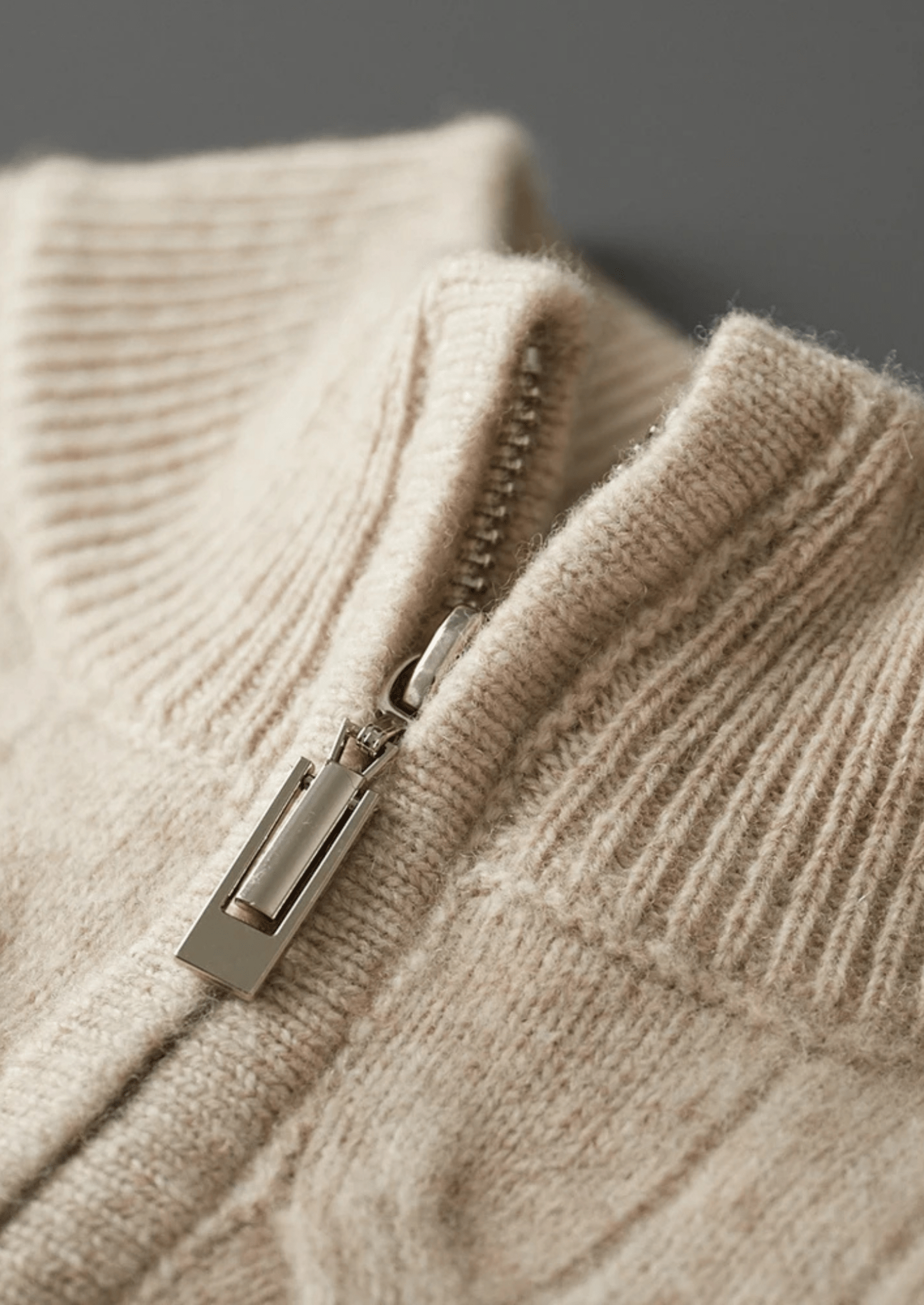 PURE EXTRA - FINE MERINO WOOL CABLE HALF ZIP - Derada
