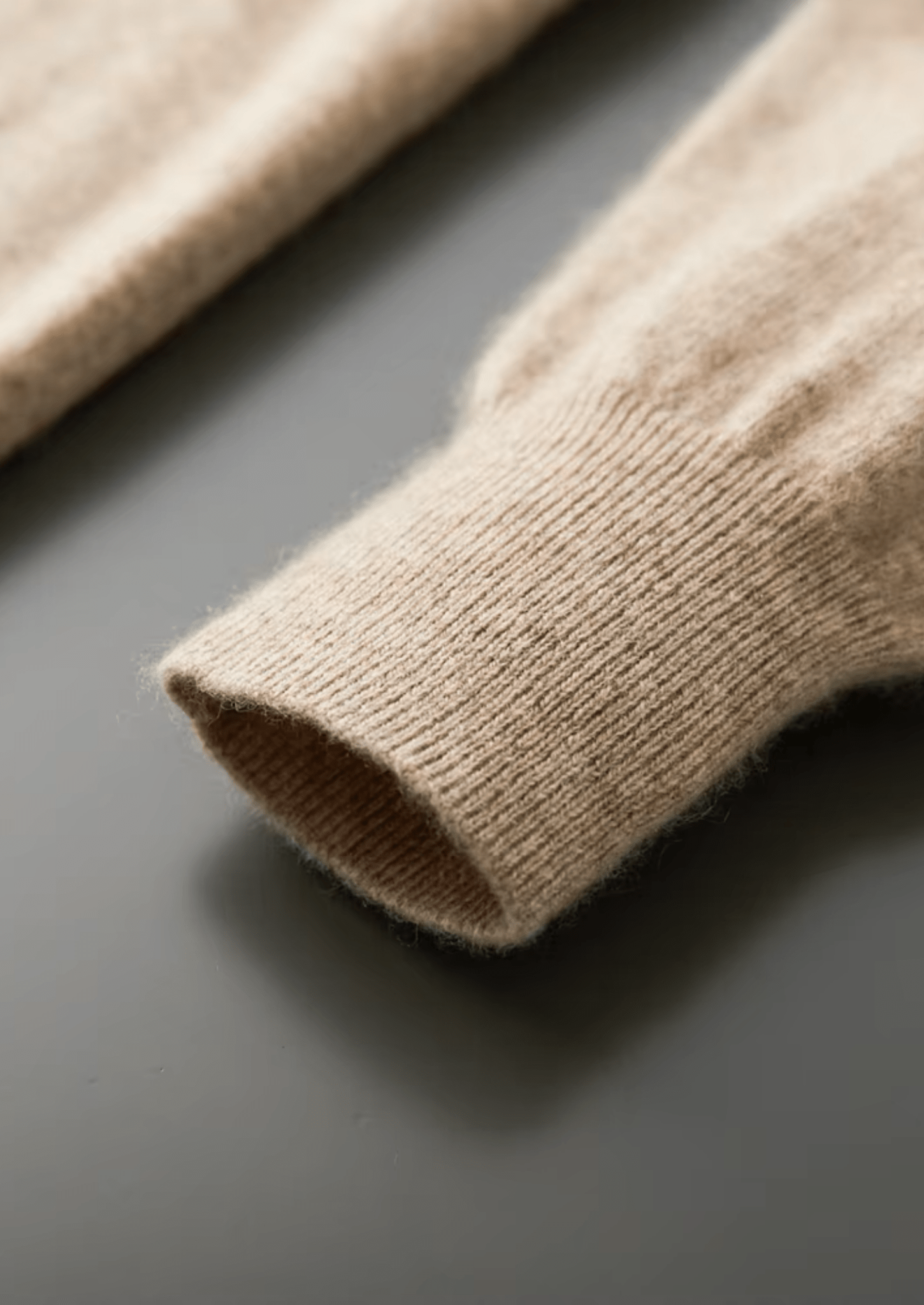 PURE EXTRA - FINE MERINO WOOL CLASSIC V - NECK SWEATER - Derada