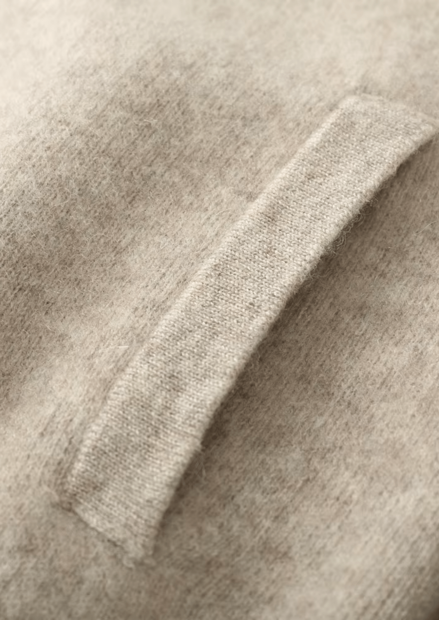 PURE EXTRA - FINE MERINO WOOL V - NECK CARDIGAN - Derada