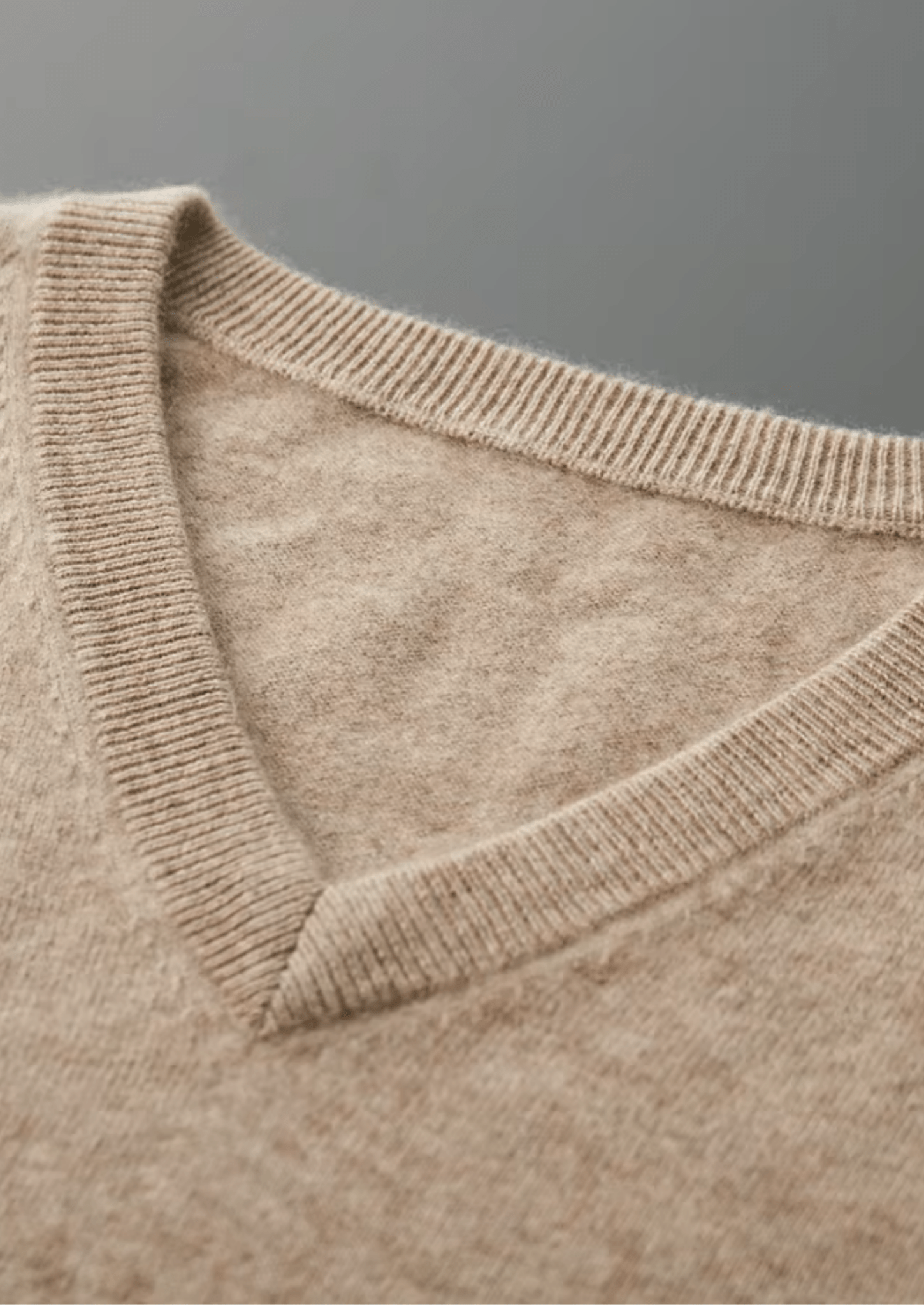 PURE EXTRA - FINE MERINO WOOL CLASSIC V - NECK SWEATER - Derada